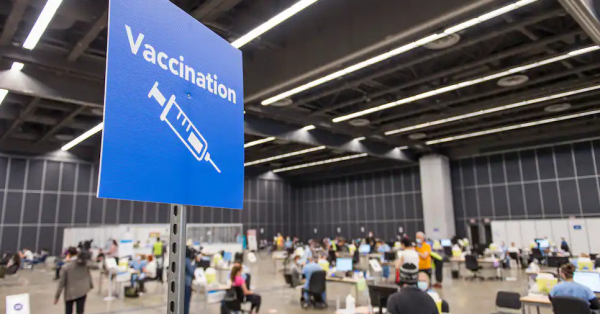 La vaccination au Palais des congrès de Montréal tire à sa fin