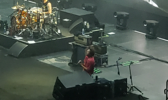 Le chanteur de Rage Against The Machine se blesse la jambe lors d’un concert