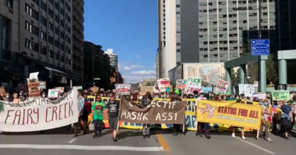 Des milliers d'étudiants marchent pour le climat