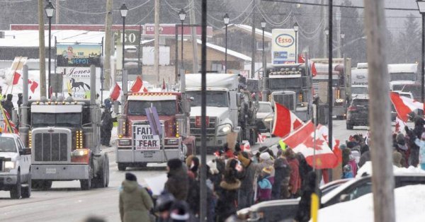 Ottawa tente de se libérer des manifestants