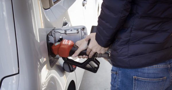 Ottawa va surveiller le gonflement du prix de l'essence