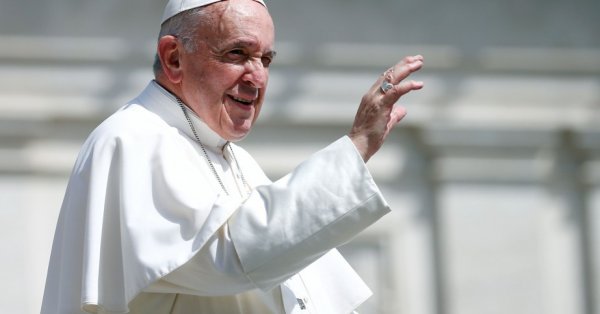 Le pape François offre ses excuses officielles