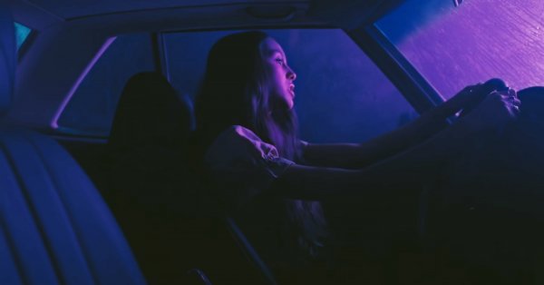 La chanson « Drivers License » de Olivia Rodrigo se glisse au numéro 1 du Hot 100 Billboard