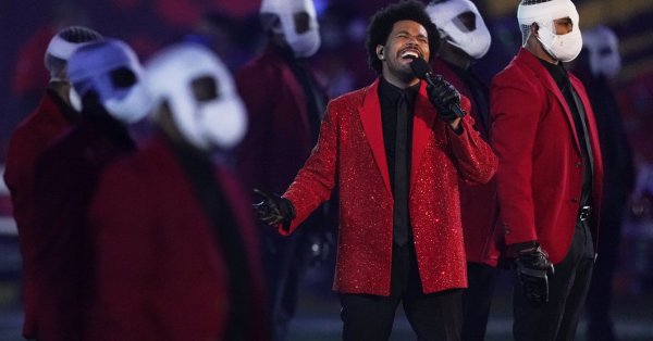 L'entreprise montréalaise PixMob a illuminé The Weeknd lors de la mi-temps du Super Bowl LV