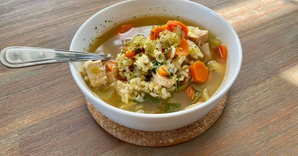 Approuvé par WKND : La soupe repas poulet et riz Ricardo