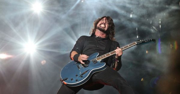 Foo Fighters reçoit le prix « Icône mondiale » aux MTV VMA